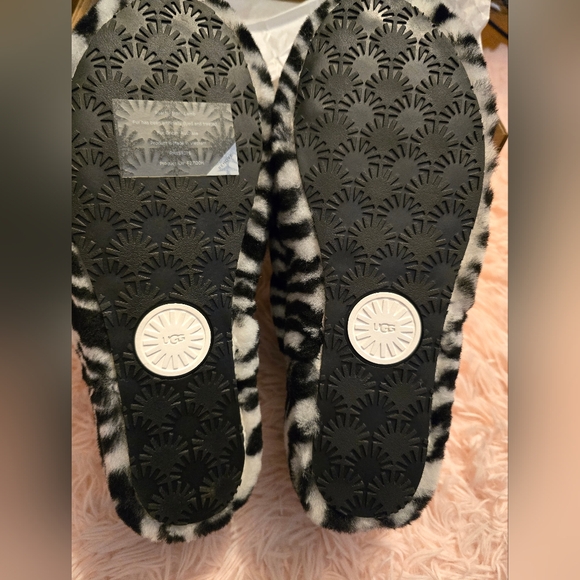 UGG Fluff Yeah Women's size 9! Zebra print! - Picture 5 of 13
